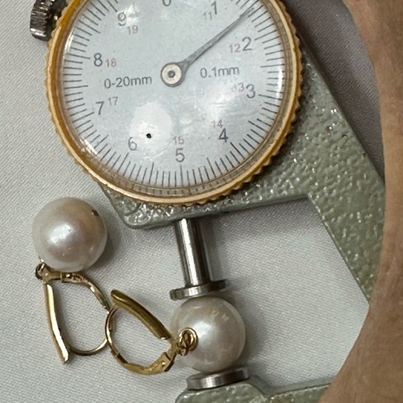 11.5mm White Cultured Freshwater Pearls 14K GF Shield Leverback Earrings - Picture 6 of 8